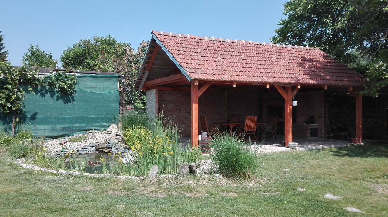 Penzion U řeky Vojkovice  Exterior foto