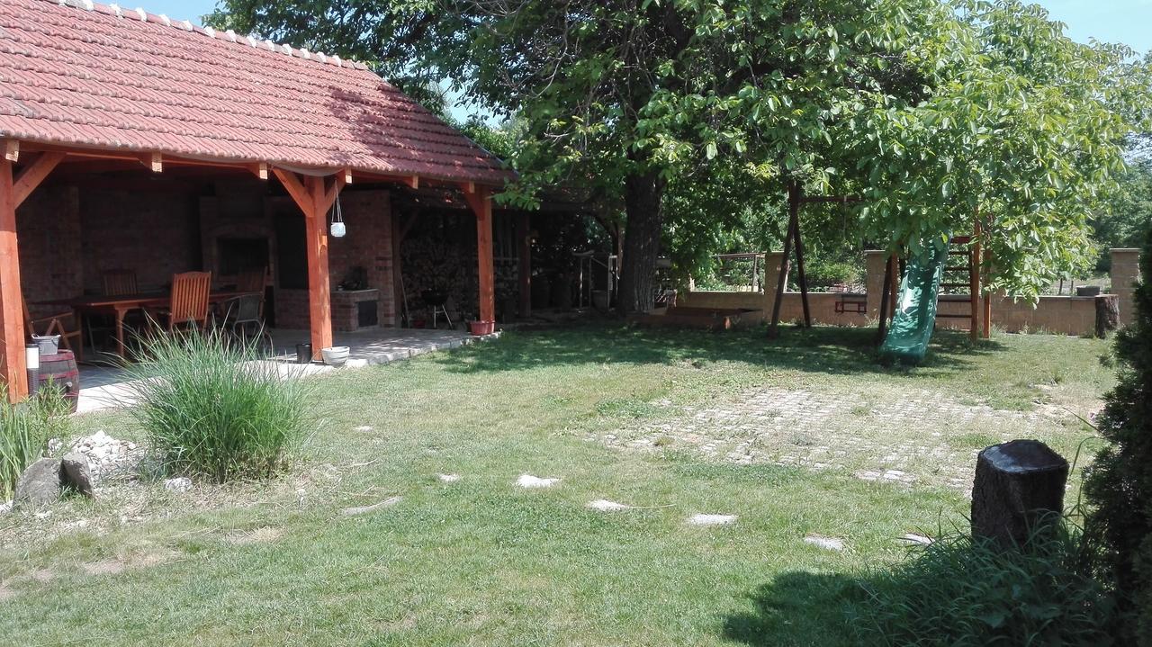 Penzion U řeky Vojkovice  Exterior foto